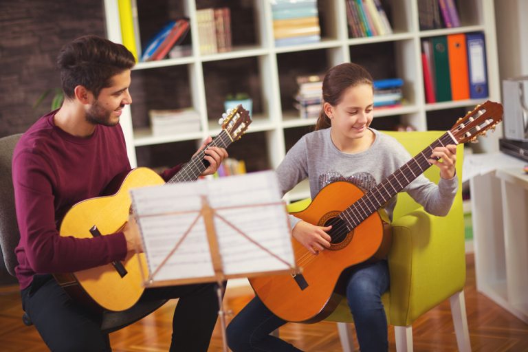 Prendre des cours pour apprendre à jouer d'un instrument